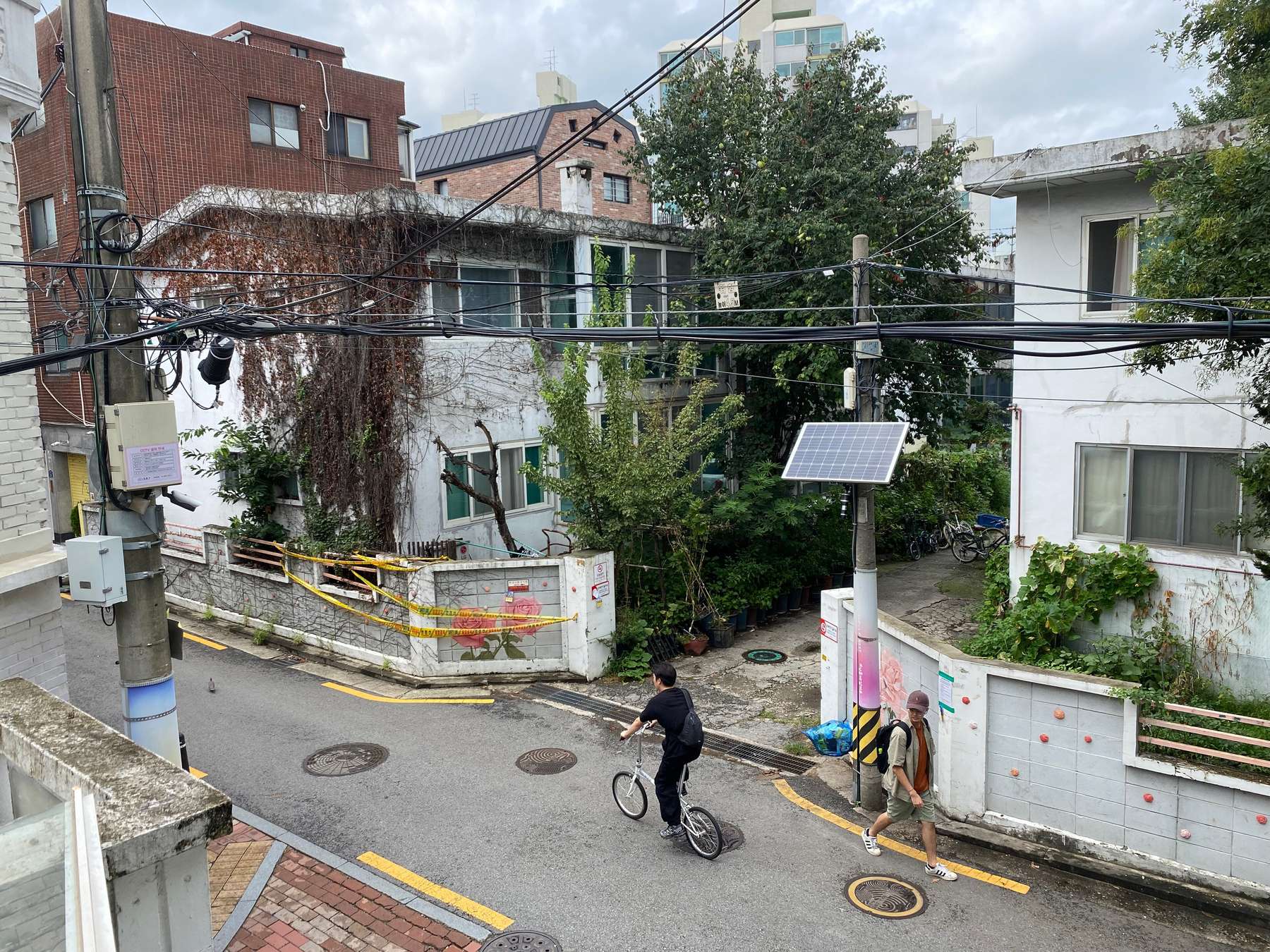Street in Seongsu-dong, Seoul — The 48-Hour TikTok Itinerary vs a Real Seoul Weekend