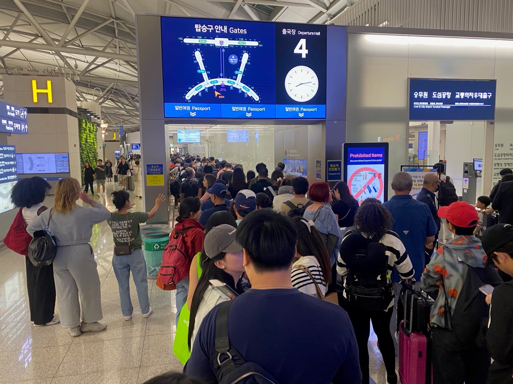Travelers queued under the Gates and Departure Hall 4 board at Incheon International Airport during ordinary outbound operations