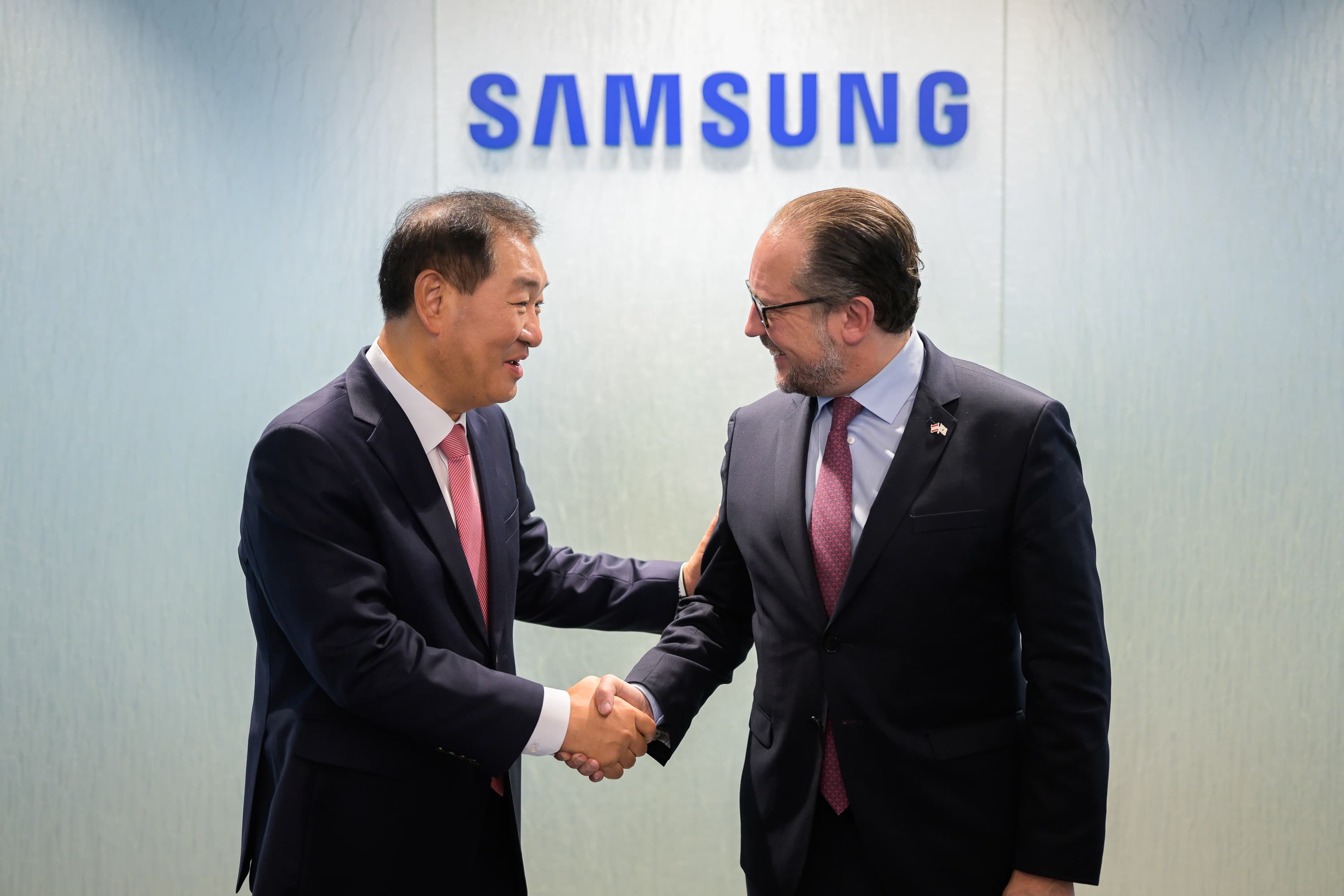Samsung Digital City campus in Suwon, South Korea — Samsung and SK hynix Are Turning Silicon Valley Into a Contract Signing