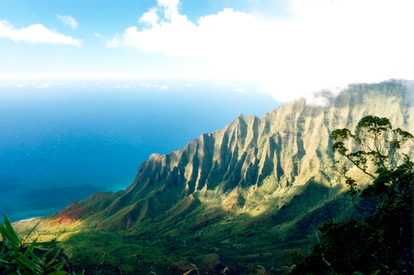 Cliffs and turquoise water along the Nā Pali Coast of Kauaʻi, Hawaiʻi