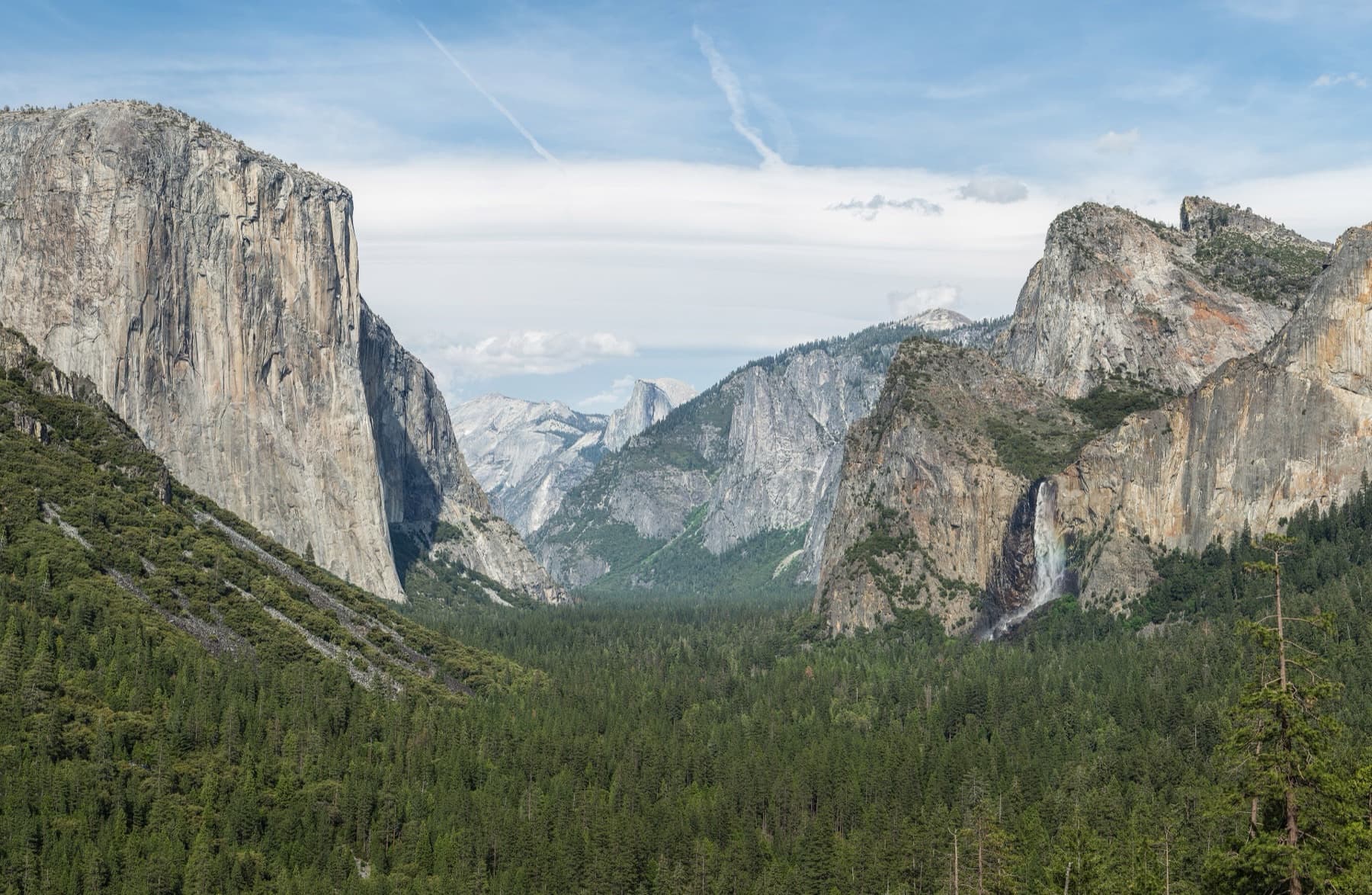 Yosemite Valley from Tunnel View, with El Capitan, Half Dome, and Bridalveil Fall under a clear sky